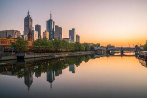 melbourne stadtbild morgens sonnenaufgang, victoria staat australien. Melbourne ist eine der lebenswertesten Städte der Welt. foto