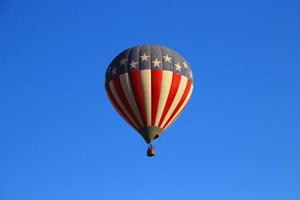 patriotischer Heißluftballon foto