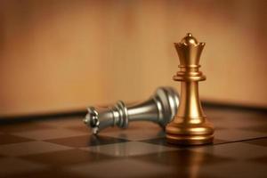 Schachspiel mit zwei Königinnen an Bord foto