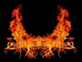 Flamme Flammentextur für seltsame Form Feuerhintergrund Flammenfleisch, das vom Herd oder vom Kochen verbrannt wird. Gefahrengefühl abstrakter schwarzer Hintergrund geeignet für Banner oder Werbung. foto
