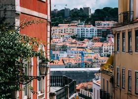 miradouro in lissabon, portugal mit blick auf st. Georg Burg foto