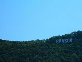 Brasov-Zeichen oben auf Tampa-Hügel. foto