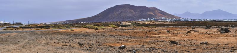 Berg in der Nähe von Playa Blanca auf Lanzarote foto