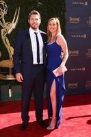 los angeles 30. april - scott clifton, nicole lampon bei der 44. daytime emmy awards ankunft im pasadena civic auditorium am 30. april 2017 in pasadena, ca foto