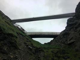 ein blick auf tintagel in cornwall an der küste foto