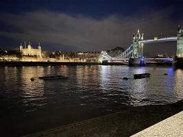 Blick auf die Tower Bridge in London foto