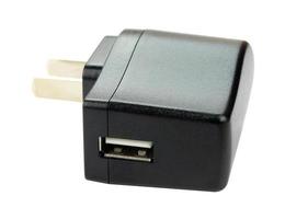 USB-Ladegerät isoliert auf weißem Hintergrund foto