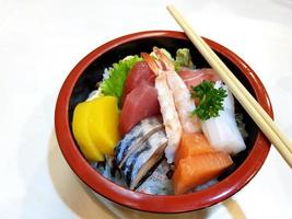 Japanische Chirashi-Schüssel foto