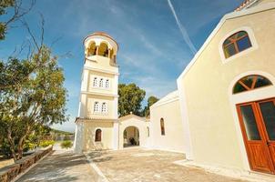 Kirche im Dorf Perdika in Ägina foto
