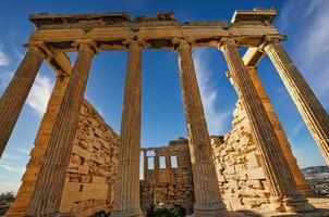 Erechtheion-Tempel auf der Akropolis von Athen foto