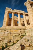 propylaea auf der akropolis von athen, griechenland foto