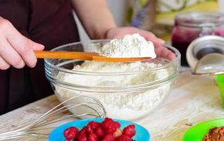 Kochen in der heimischen Küche foto