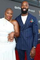 los angeles 8. august - aisha hinds, seidiger valentin verlobter bei den erben von afrika 4. jährliche international women of power awards in der marriott marina del rey am 8. august 2021 in marina del rey, ca foto