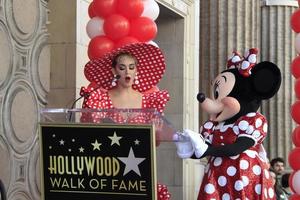 los angeles jan 22 - katy perry, minnie mouse bei der minnie mouse starzeremonie auf dem hollywood walk of fame am 22. januar 2018 in hollywood, ca foto