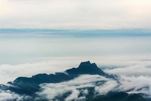 Morgennebel mit Berg, Meer von Mis foto