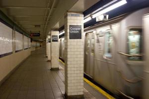 Cooper Union und Astor Place U-Bahnstation, NYC foto