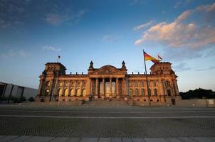 malerische Aussicht auf den Reichstag am Abend foto