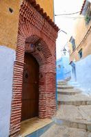 Tür eines Hauses in Chefchaouen, Marokko foto