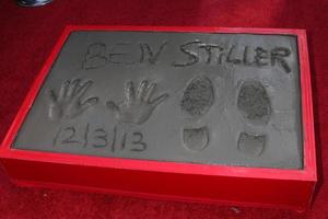 los angeles, 3. dezember - ben stiller hand- und fußabdrücke bei der hand- und fußabdruckzeremonie von ben stiller im dolby theater am 3. dezember 2013 in los angeles, ca foto