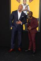 los angeles, 10. juni - dwayne johnson, kevin hart bei der central intelligence los angeles premiere im village theater am 10. juni 2016 in westwood, ca foto