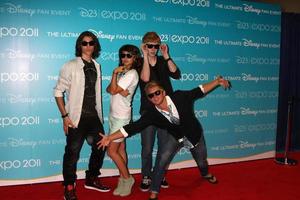 Los Angeles, 19. August - Blake Michael, Hayley Kiyoko, Adam Hicks, Chris Brochu auf der D23 Expo 2011 im Anaheim Convention Center am 19. August 2011 in Anaheim, ca foto