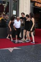 los angeles, aug 18 - danny devito, mit frau rhea perlman und ihren kindern bei der zeremonie, als danny devito einen stern auf dem hollywood walk of fame am 18. august 2011 in los angeles, ca foto