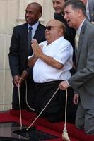 los angeles, aug 18 - danny devito bei der zeremonie, als danny devito einen stern auf dem hollywood walk of fame am 18. august 2011 in los angeles, ca foto