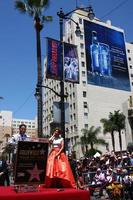 los angeles, 20. juni - benny medina, jennifer lopez auf dem hollywood walk of fame star zeremonie für jennifer lopez im w hollywood hotel am 20. juni 2013 in los angeles, ca foto