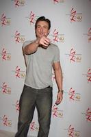 los angeles, 26. märz - daniel goddard nimmt am 26. märz 2013 in los angeles, ca foto