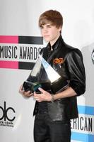 Los Angeles 21. November - Justin Bieber im Presseraum der American Music Awards 2010 im Nokia Theatre am 21. November 2010 in Los Angeles, ca foto