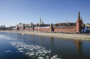 Moskauer Kreml klarer Frühlingstag foto