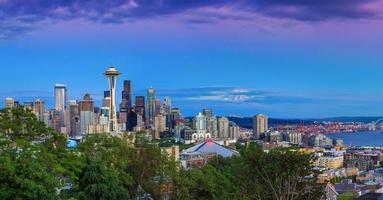 Seattle Skyline in der Dämmerung foto