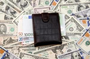 Brieftasche mit Geld als Hintergrund