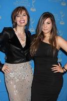 los angeles, 17. juni - lauren koslow, tochter milli kate schillace, kommt am 17. juni 2012 in los angeles, ca foto