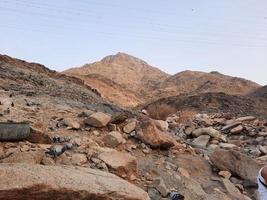 mekka, saudi-arabien, juni 2022 - der berg thawr ist ein berg in saudi-arabien im südlichen mekka. Die Höhe des Berges beträgt 1.650 m. Es ist eine wichtige heilige Stätte für Muslime. foto