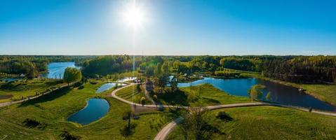 christ the king hill sculpture park, aglona, lettland. foto