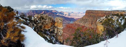 grand canyon panoramablick im winter mit schnee foto