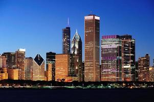 Chicago Skyline in der Abenddämmerung foto