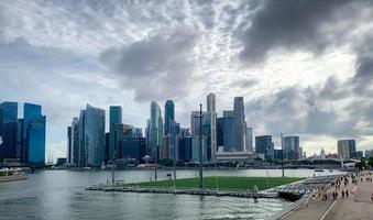 singapur, 19. mai 2019 stadtbild marina bay wahrzeichen von singapur foto