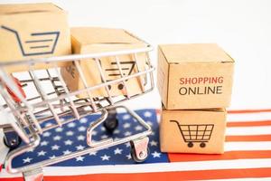 Box mit Online-Shopping-Warenkorb-Logo und usa-Amerika-Flagge, Import-Export-Shopping online oder Handel Finanzen Lieferservice Store Produktversand, Handel, Lieferantenkonzept. foto