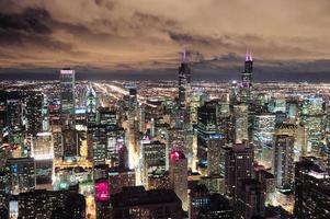 chicago städtische luftaufnahme in der abenddämmerung foto