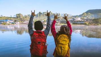 Naturtourismus am Berg. Genießen Sie die ländliche Dorfreise, entspannen Sie im Urlaub. foto