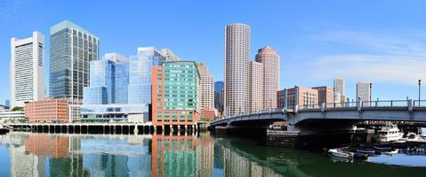 Skyline von Boston über Wasser foto