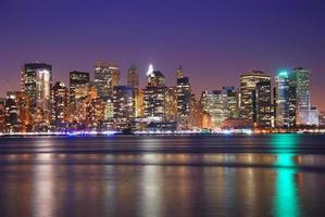 New Yorker Innenstadt bei Nacht foto