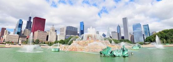 Skyline von Chicago mit Buckingham-Brunnen foto