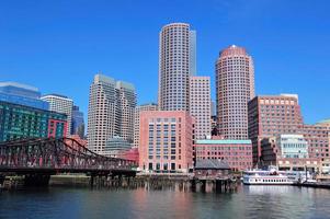 Blick auf das Wasser von Boston foto