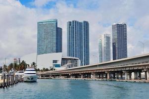 Blick auf die Wolkenkratzer von Miami foto
