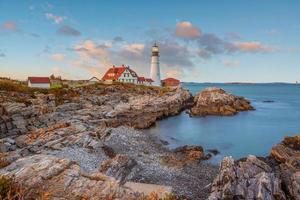 Portland-Scheinwerfer in Maine bei Sonnenuntergang foto