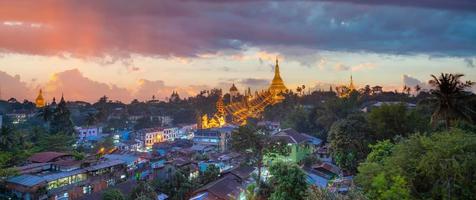 Shwedagon-Pagode in der Stadt Yangon, Myanmar foto