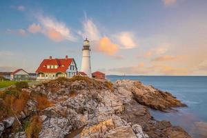 Portland-Scheinwerfer in Maine bei Sonnenuntergang foto